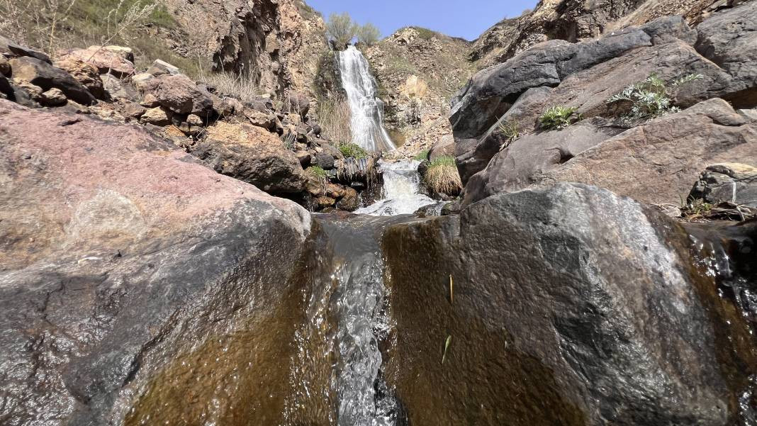 Karlar eridi Susuz Şelalesi’nde kartpostallık görüntüler oluştu - Resim: 11